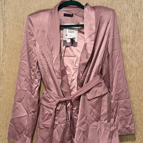 NAKED WARDROBE
Satin Wrap Blazer In Cherry Blossom Size S new with defects - Picture 2 of 7